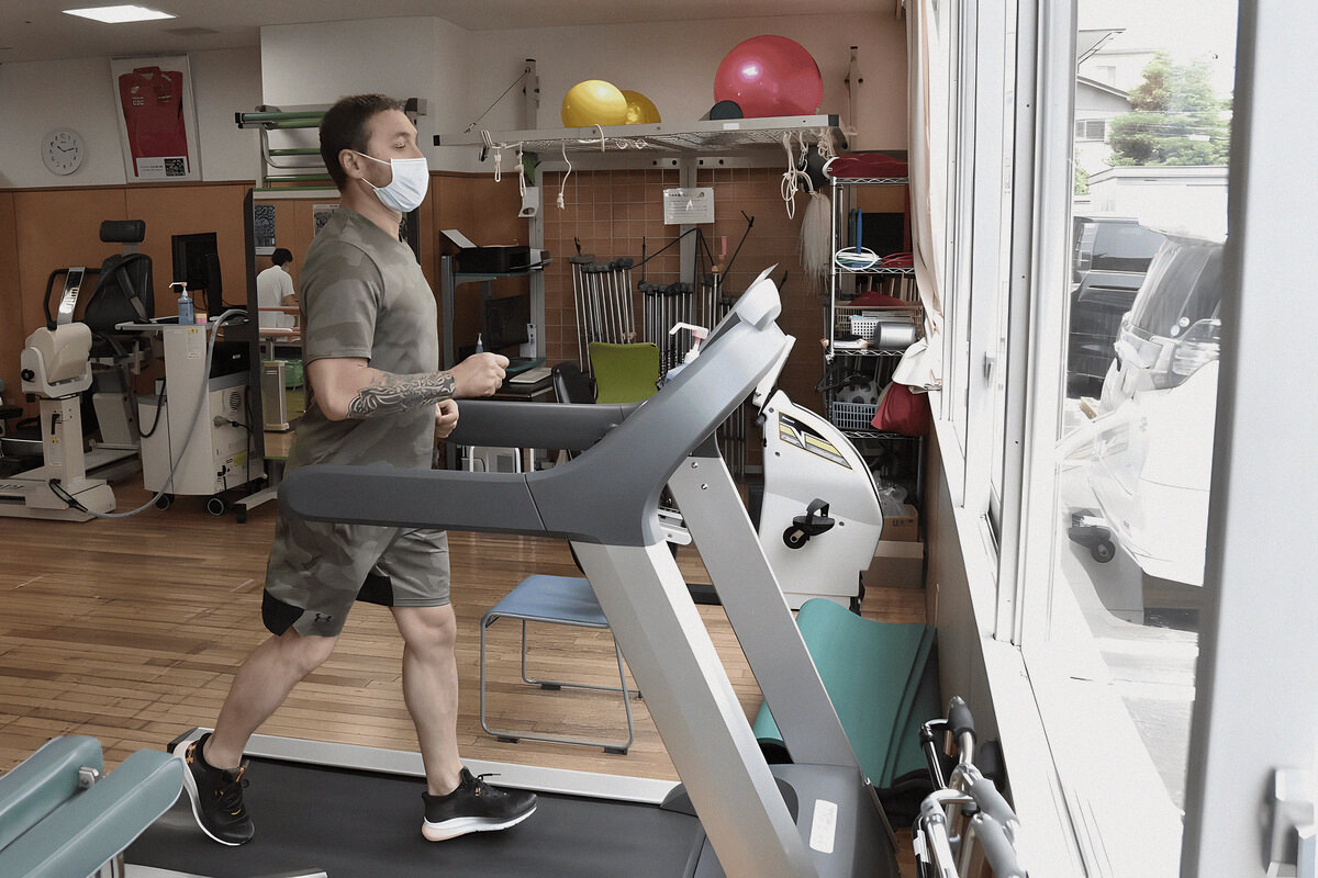 Ігор Холодило — реабілітація, біг на тренажері